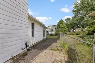 912 Fremont St, Belvidere, IL 61008 - Photo 3