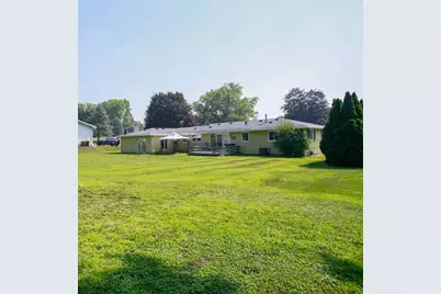 2026 Eagle Drive, Freeport, IL 61032 - Photo 11