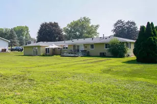 2026 Eagle Dr, Freeport, IL 61032 - Photo 11
