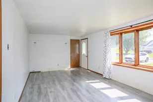 2026 Eagle Dr, Freeport, IL 61032 - Photo 5