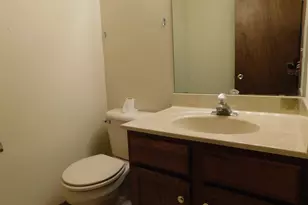 766 Tulip Ln, Rockford, IL 61107 - Photo 17