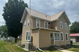 17 W Old Mill St, Milledgeville, IL 61051 - Photo 3