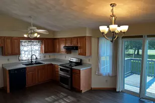 211 Forest Dr, Kirkland, IL 60146 - Photo 5