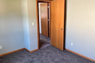 211 Forest Dr, Kirkland, IL 60146 - Photo 7