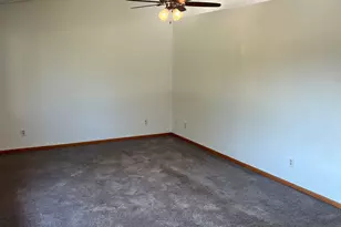 211 Forest Dr, Kirkland, IL 60146 - Photo 3