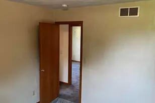 211 Forest Dr, Kirkland, IL 60146 - Photo 9