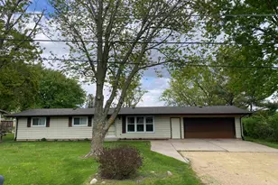 1367 Robert Dr, Freeport, IL 61032 - Photo 1