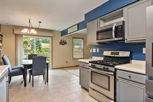 9960 Flint Ct, Roscoe, IL 61073 - Photo 7