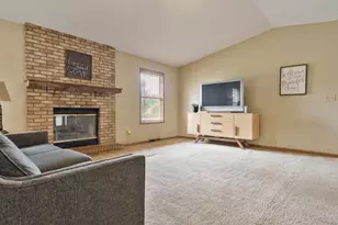 9960 Flint Ct, Roscoe, IL 61073 - Photo 3