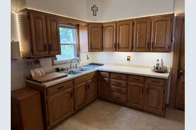 1124 S State Avenue, Freeport, IL 61032 - Photo 7