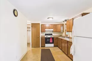 1114 Lynwood Ct, Freeport, IL 61032 - Photo 7