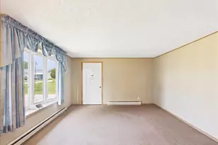 1114 Lynwood Ct, Freeport, IL 61032 - Photo 3