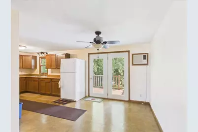 1114 Lynwood Court, Freeport, IL 61032 - Photo 9