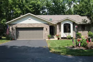 432 Village Wood Ln, Rockton, IL 61072 - Photo 1