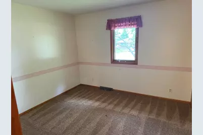 2109 W Cimarron Drive, Freeport, IL 61032 - Photo 11