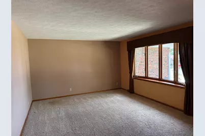 2109 W Cimarron Drive, Freeport, IL 61032 - Photo 3