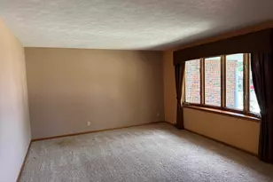 2109 W Cimarron Dr, Freeport, IL 61032 - Photo 3