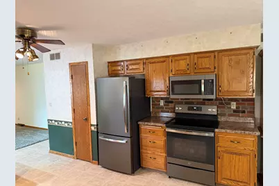 2109 W Cimarron Drive, Freeport, IL 61032 - Photo 5