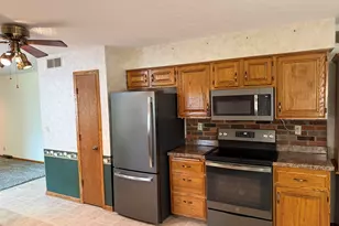 2109 W Cimarron Dr, Freeport, IL 61032 - Photo 5