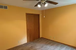 2109 W Cimarron Dr, Freeport, IL 61032 - Photo 9