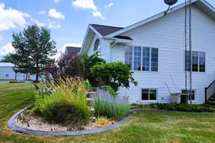11056 Center Rd, Durand, IL 61024 - Photo 7