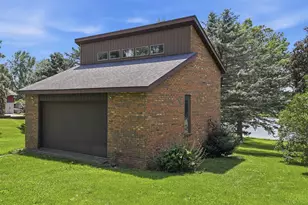 15721 Lakeside Dr, Sterling, IL 61081 - Photo 5
