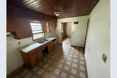 1309 S Float Avenue, Freeport, IL 61032 - Photo 7