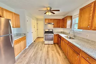 525 N Rockton Ave, Rockford, IL 61103 - Photo 5