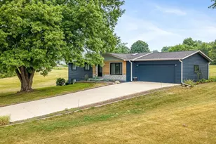 336 Forestcliff Cir, Lake Summerset, IL 61019 - Photo 3