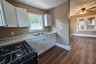 1918 Auburn St, Rockford, IL 61103 - Photo 5