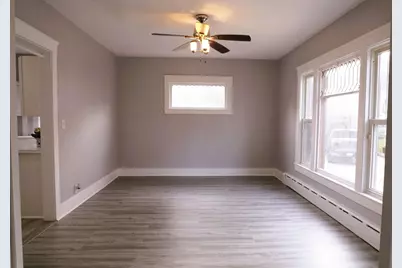 812 S Locust Avenue, Freeport, IL 61032 - Photo 9