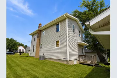 1207 W American Street, Freeport, IL 61032 - Photo 3
