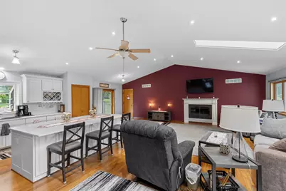 6232 Pennsbury Drive, Cherry Valley, IL 61016 - Photo 9