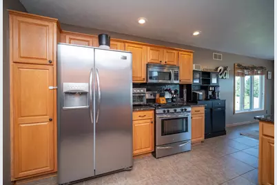 13181 Springhill Drive, Winnebago, IL 61088 - Photo 11