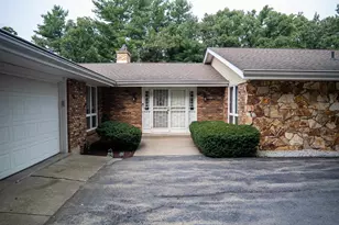 916 W Town Line Rd, Leaf River, IL 61047 - Photo 9