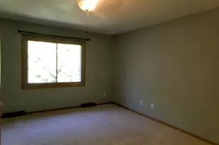 2080 Cherokee Ct, Freeport, IL 61032 - Photo 11