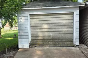 1325 S High Ave, Freeport, IL 61032 - Photo 5