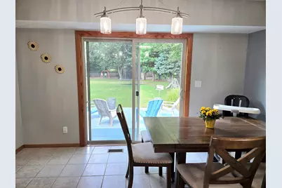 5574 Country Court, Roscoe, IL 61073 - Photo 9