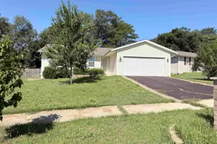 632 Larnell Ln, Rockford, IL 61101 - Photo 1