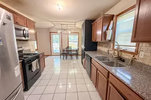 632 Larnell Ln, Rockford, IL 61101 - Photo 5