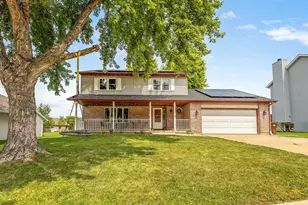 1071 Arapaho Dr, Freeport, IL 61032 - Photo 1