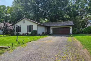 1013 Arnold Ave, Rockford, IL 61108 - Photo 3