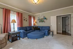 960 Woodside Terrace, Freeport, IL 61032 - Photo 9