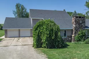 20775 Hickory Hills Rd, Sterling, IL 61081 - Photo 3