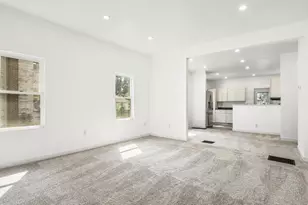 655 W Clark St, Freeport, IL 61046 - Photo 9