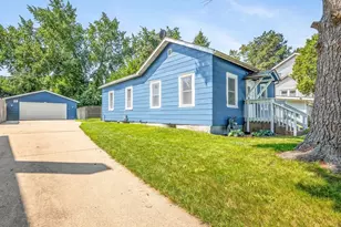 655 W Clark St, Freeport, IL 61046 - Photo 5
