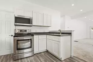 655 W Clark St, Freeport, IL 61046 - Photo 13