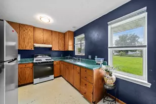 2402 Rockwell St, Rockford, IL 61102 - Photo 7