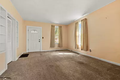 838 N 1st St, Rockford, IL 61107 - Photo 5