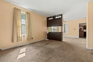 838 N 1st St, Rockford, IL 61107 - Photo 7
